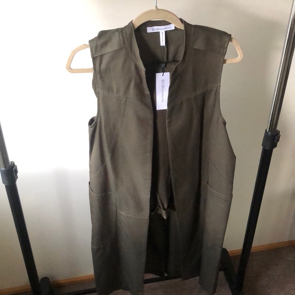 2 piece BCBG set - Picture 2 of 3